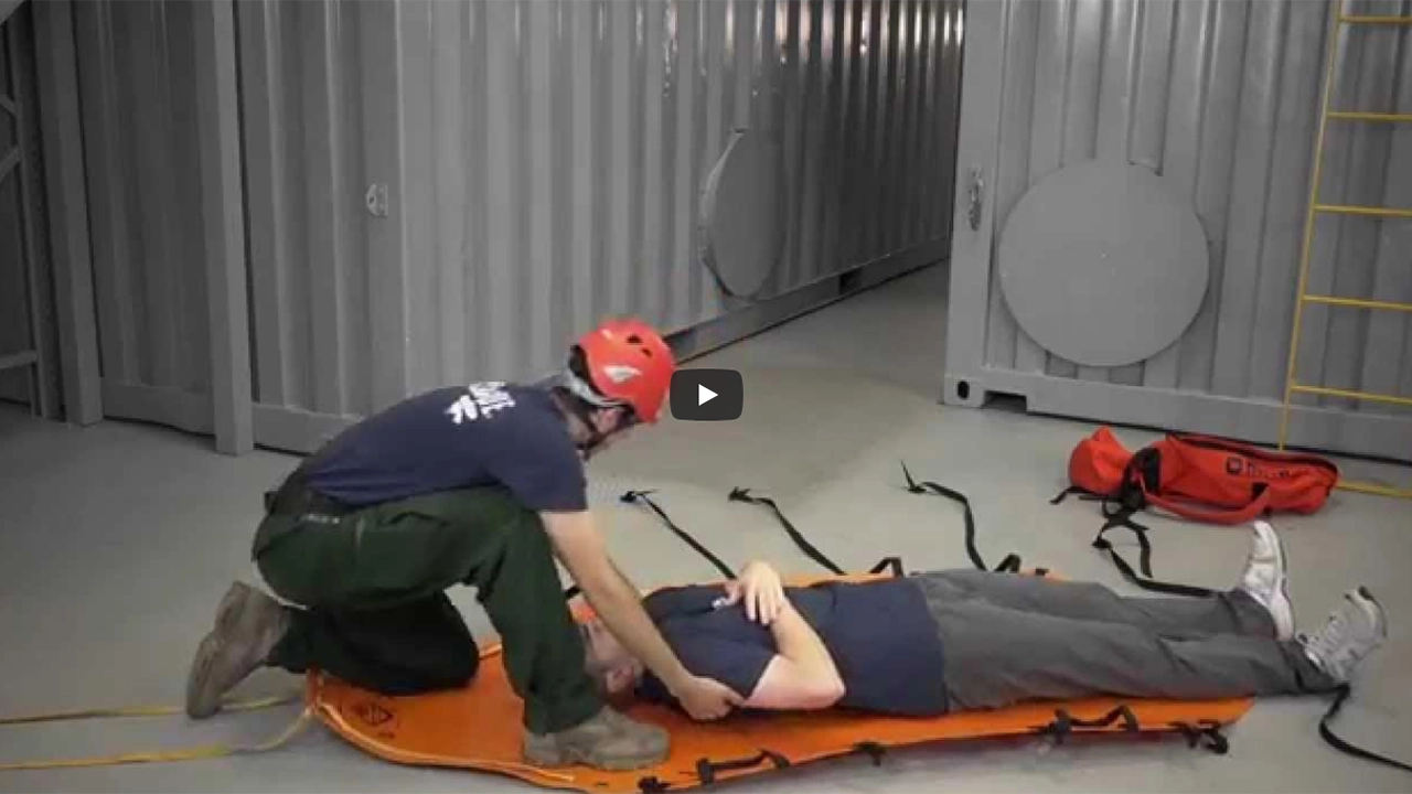 Patient packaging with the SKED® Basic Rescue System - Easy Patient Drag in Confined Space | CMC